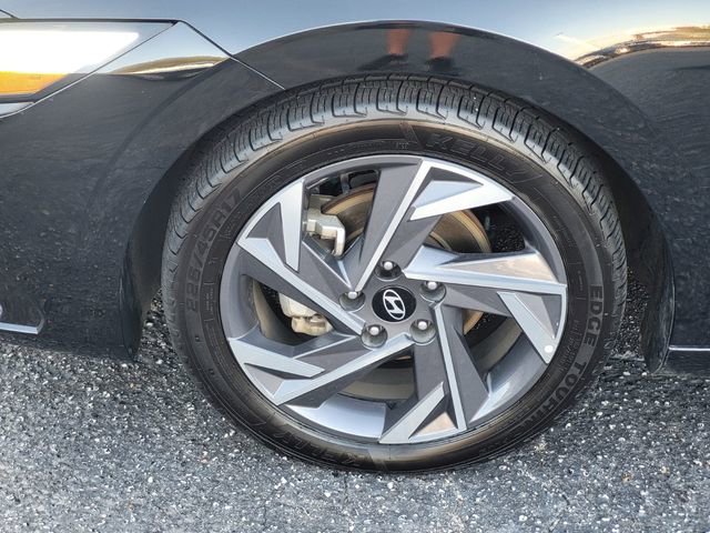 Used 2025 Hyundai Elantra Limited image 8