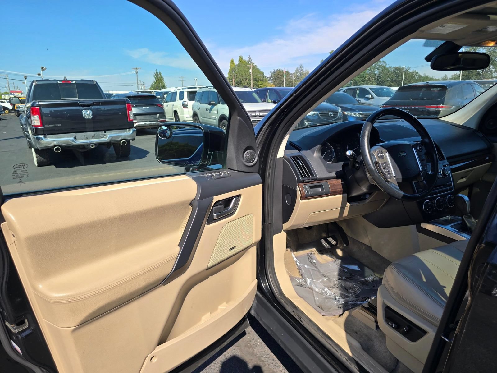 Used 2014 Land Rover LR2 HSE AWD/4WD image 18
