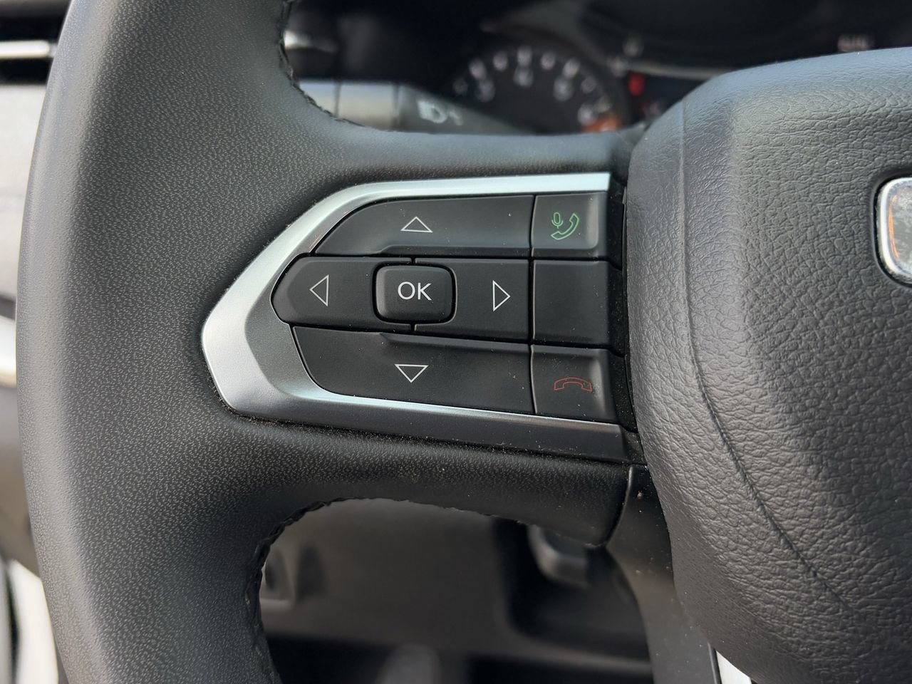 Used 2024 Jeep Compass Latitude AWD/4WD image 17