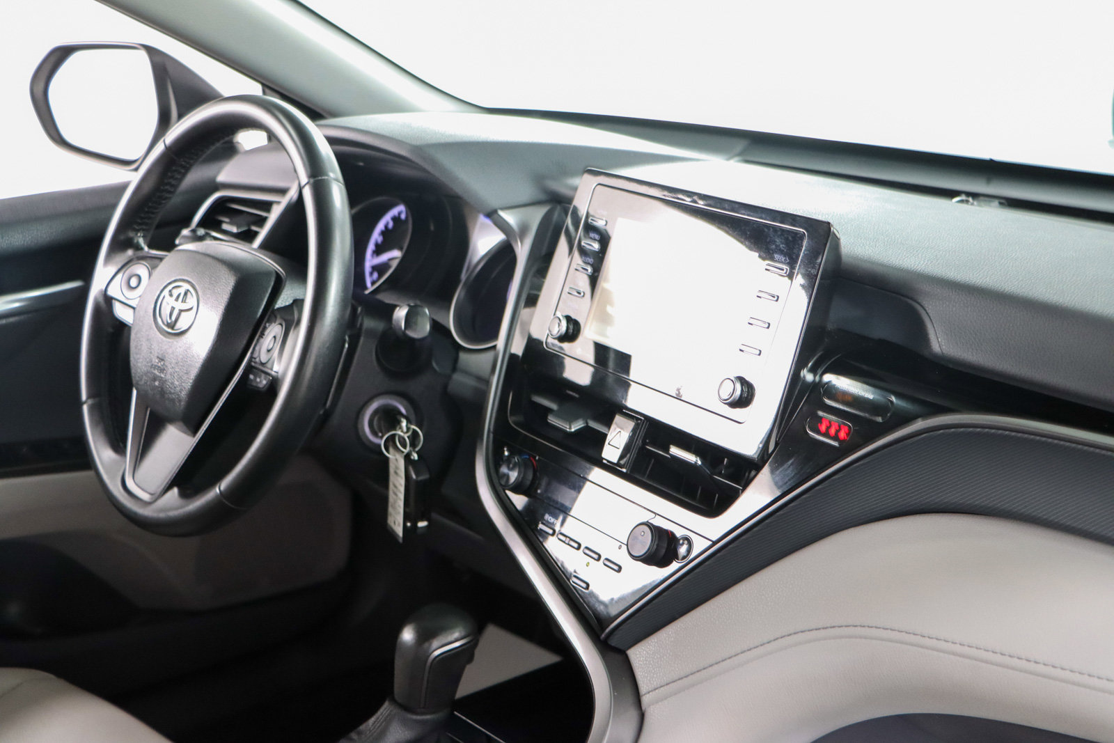 Used 2023 Toyota Camry SE image 25