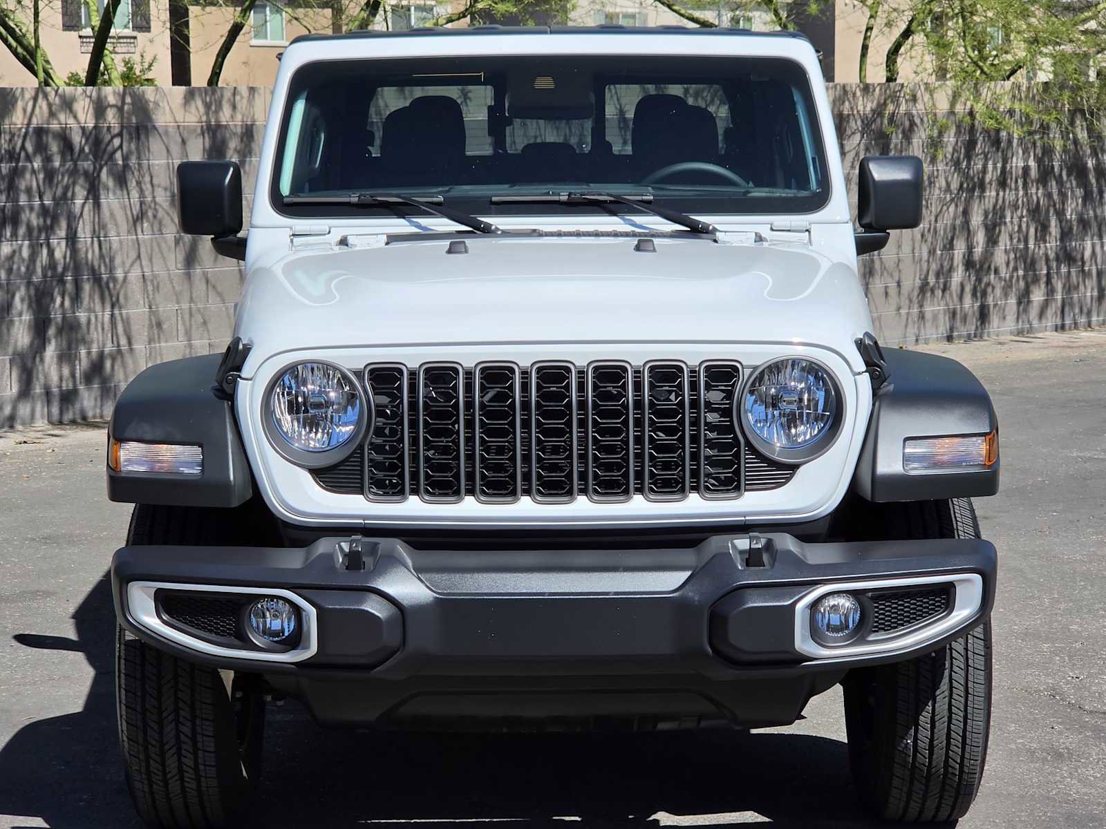 Used 2025 Jeep Gladiator Sport AWD/4WD image 4