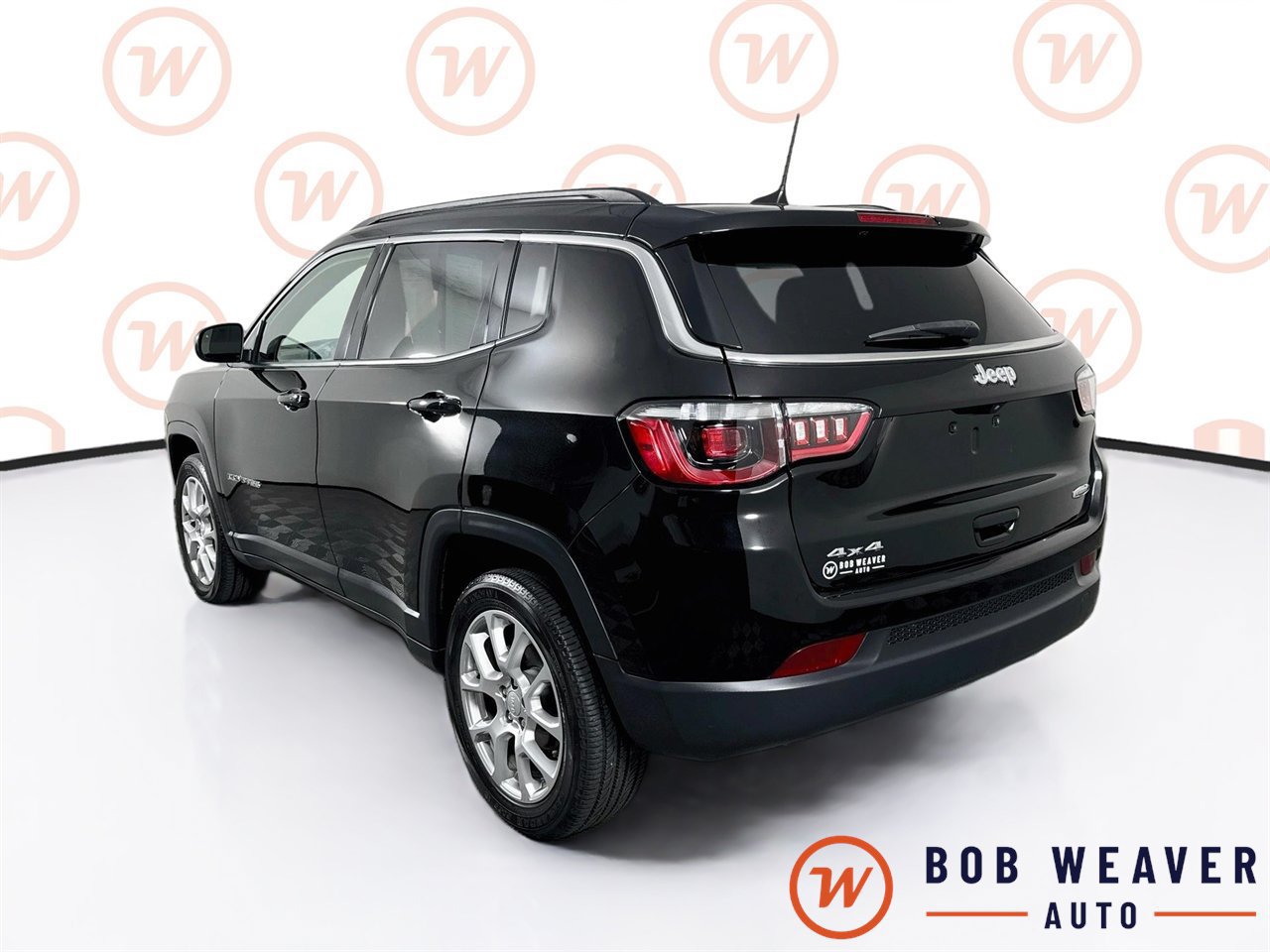 Used 2023 Jeep Compass Latitude w/ Sun and Sound Group AWD/4WD image 6