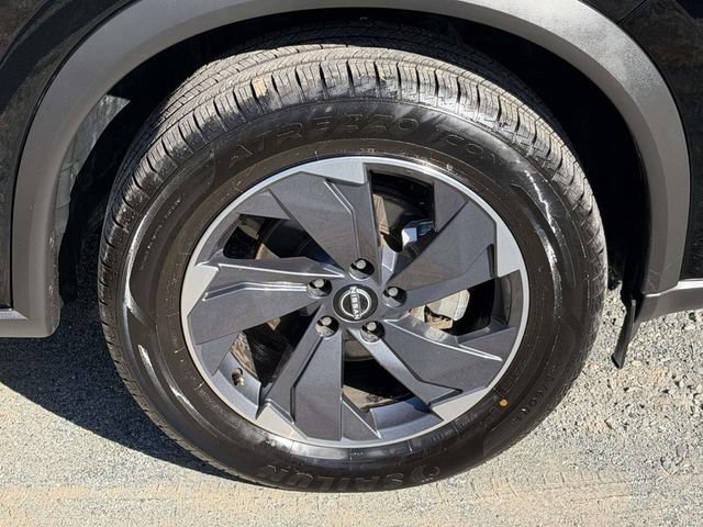 Used 2024 Nissan Rogue SV FWD image 9