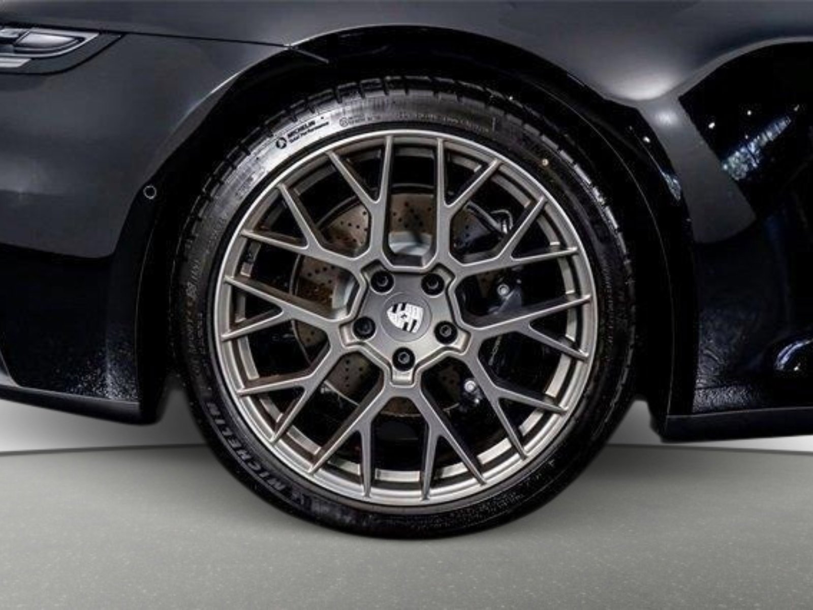 Used 2025 Porsche 911 Carrera RWD image 18