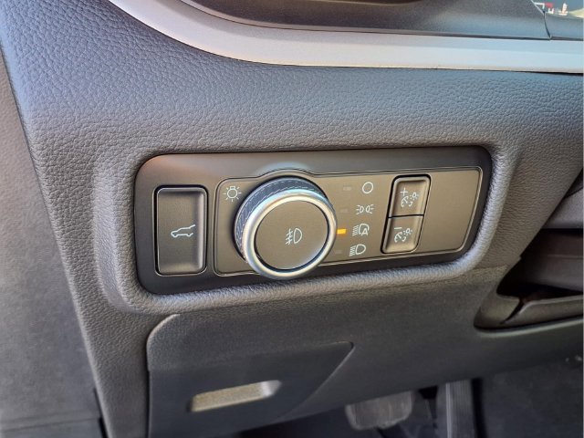 Used 2023 Ford Explorer XLT w/ Equipment Group 202A AWD/4WD image 21