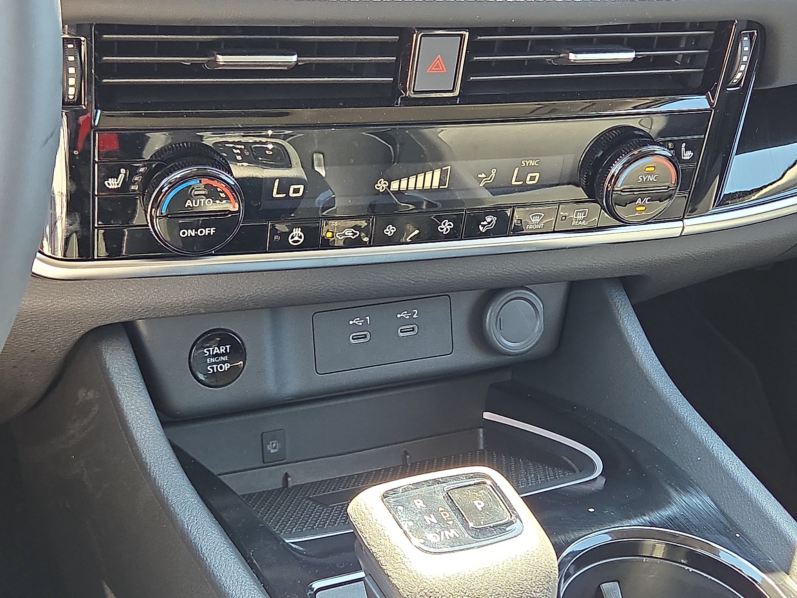 Used 2025 Nissan Rogue SL AWD/4WD image 19