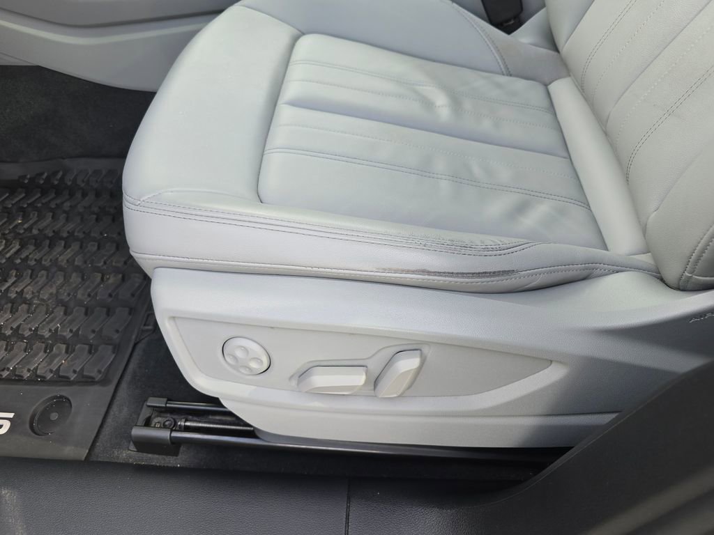 Used 2023 Audi Q5 2.0T Premium w/ Convenience Package image 23
