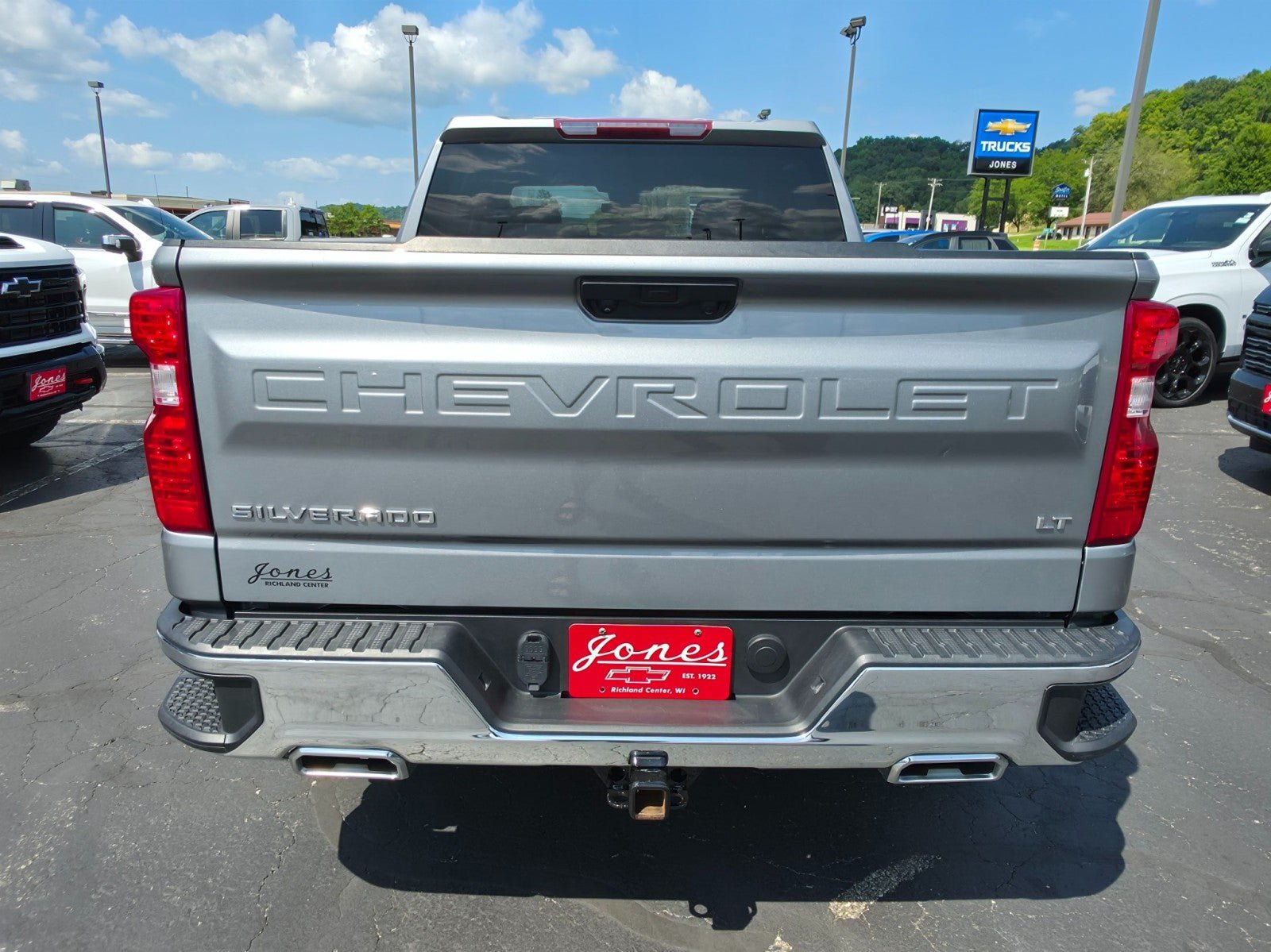 Used 2023 Chevrolet Silverado 1500 LT AWD/4WD image 4