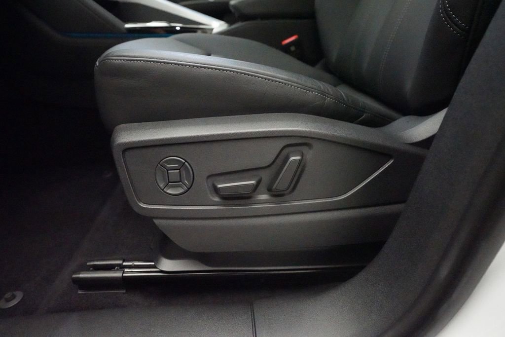 Used 2025 Audi Q5 Premium w/ Convenience Package image 17