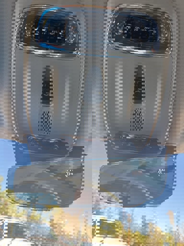 Used 2016 Volvo XC90 T8 Momentum w/ Vision Package image 24