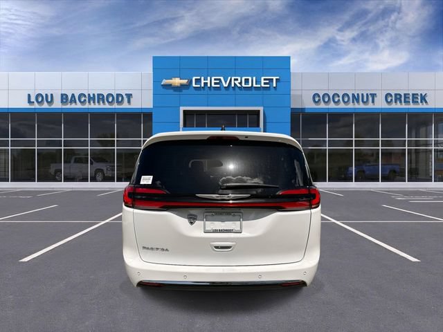 Used 2024 Chrysler Pacifica Touring FWD image 7