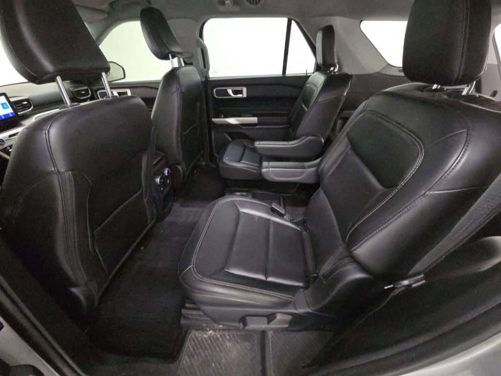 Used 2021 Ford Explorer XLT w/ Equipment Group 202A image 7