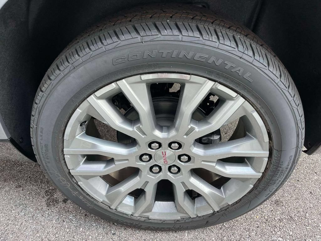 New 2027 GMC Acadia Denali w/ LPO, Floor Liner Package AWD/4WD image 11
