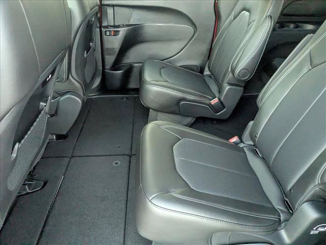 New 2026 Chrysler Pacifica Select AWD/4WD image 15
