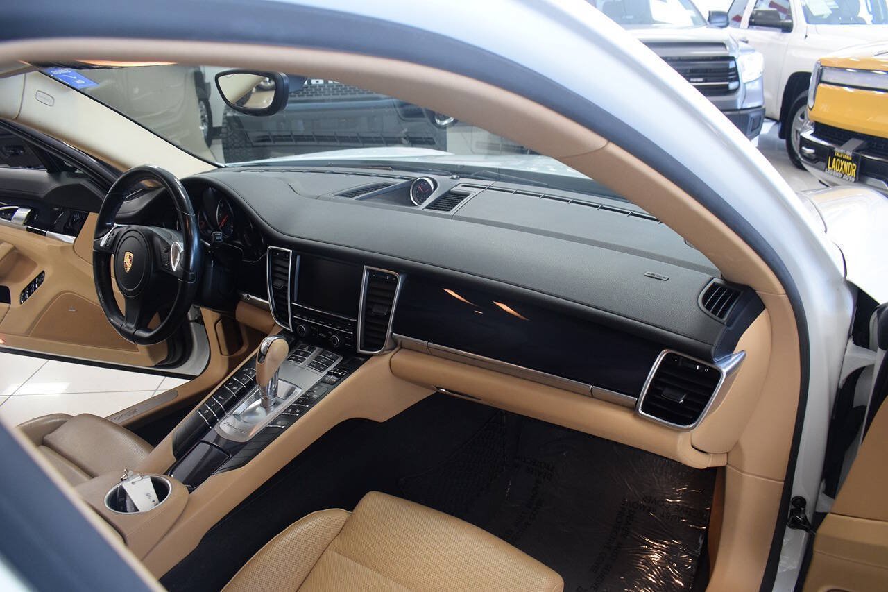 Used 2016 Porsche Panamera AWD/4WD image 18
