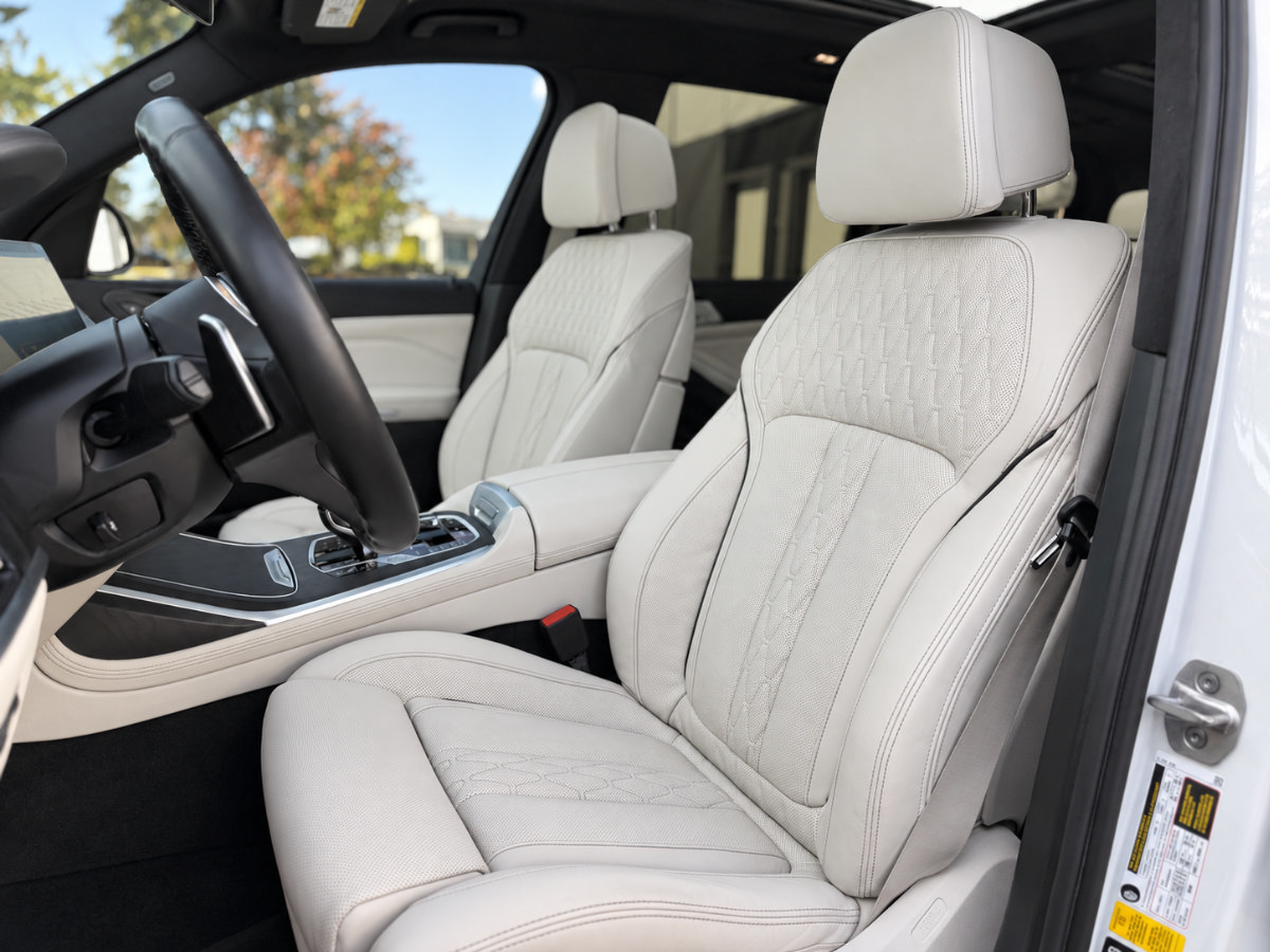 Used 2022 BMW X7 xDrive40i w/ M Sport Package AWD/4WD image 12