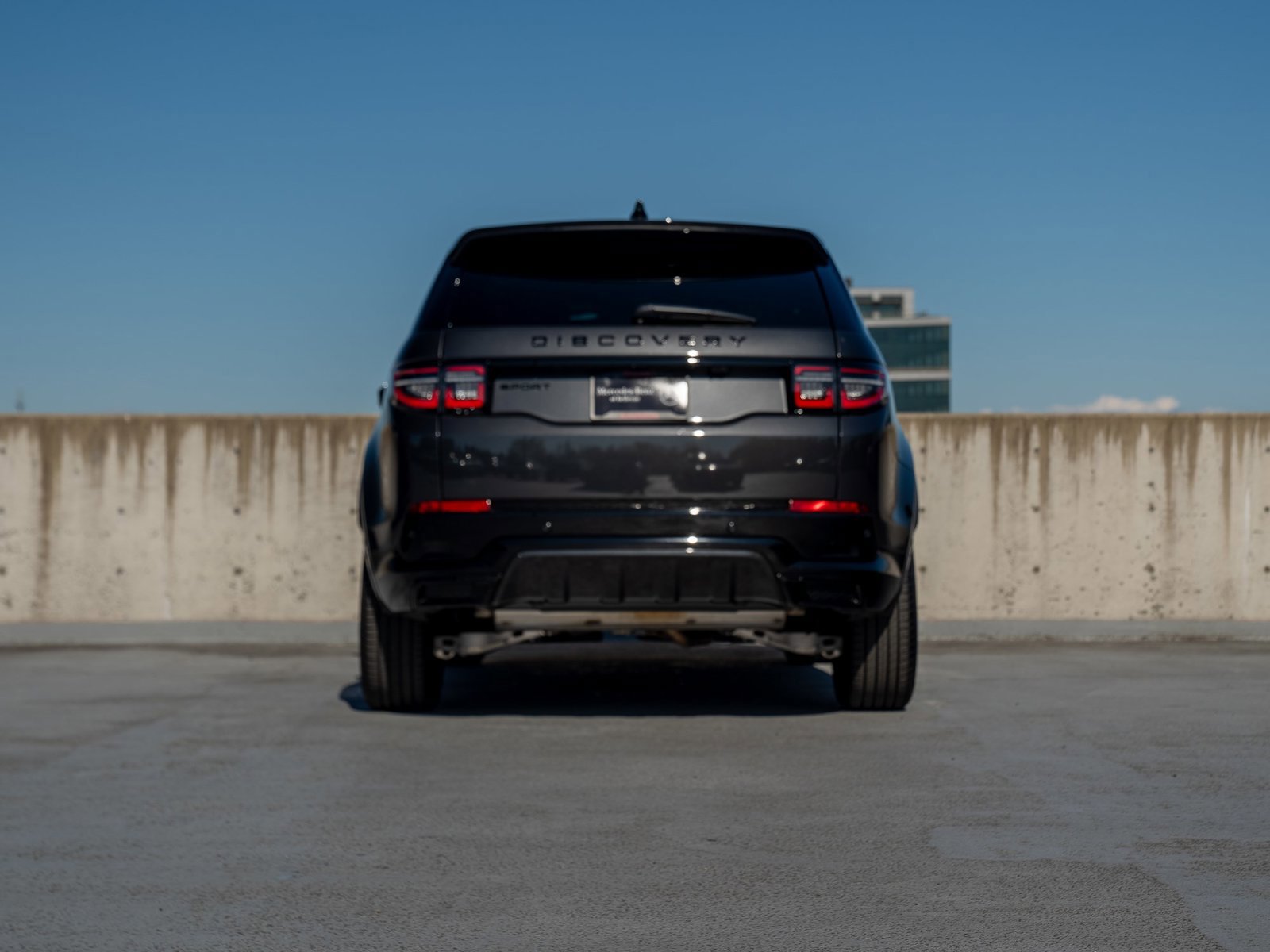 Used 2024 Land Rover Discovery Sport Dynamic SE AWD/4WD image 2