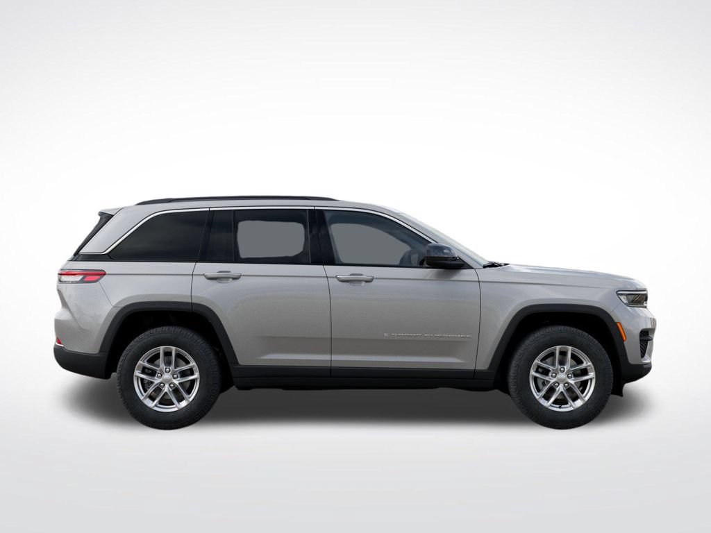 Used 2025 Jeep Grand Cherokee Laredo X w/ Luxury Tech Group I AWD/4WD image 22