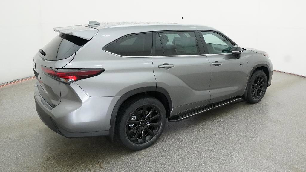 New 2025 Toyota Highlander XLE image 12