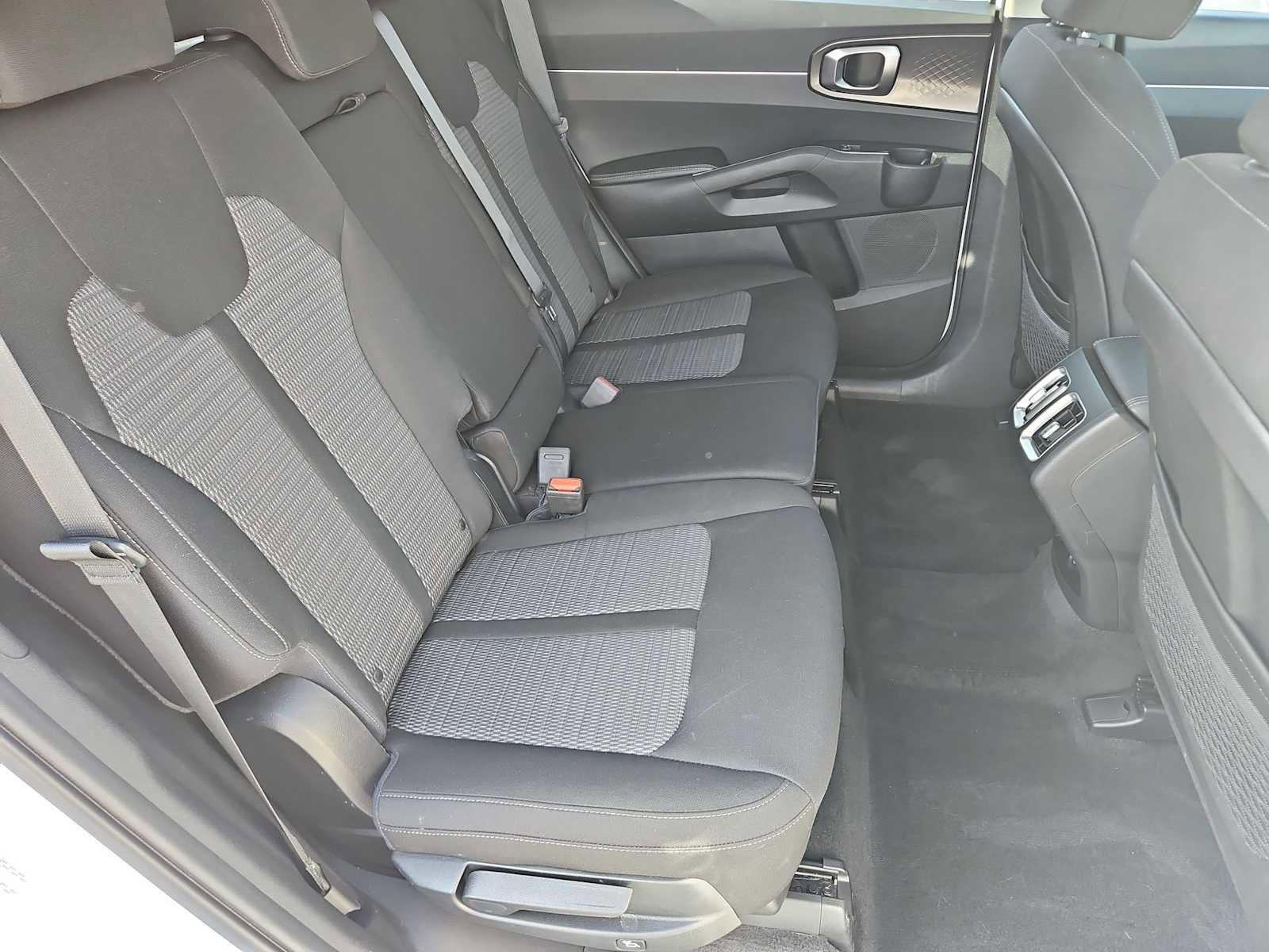 Used 2023 Kia Sorento LX image 19