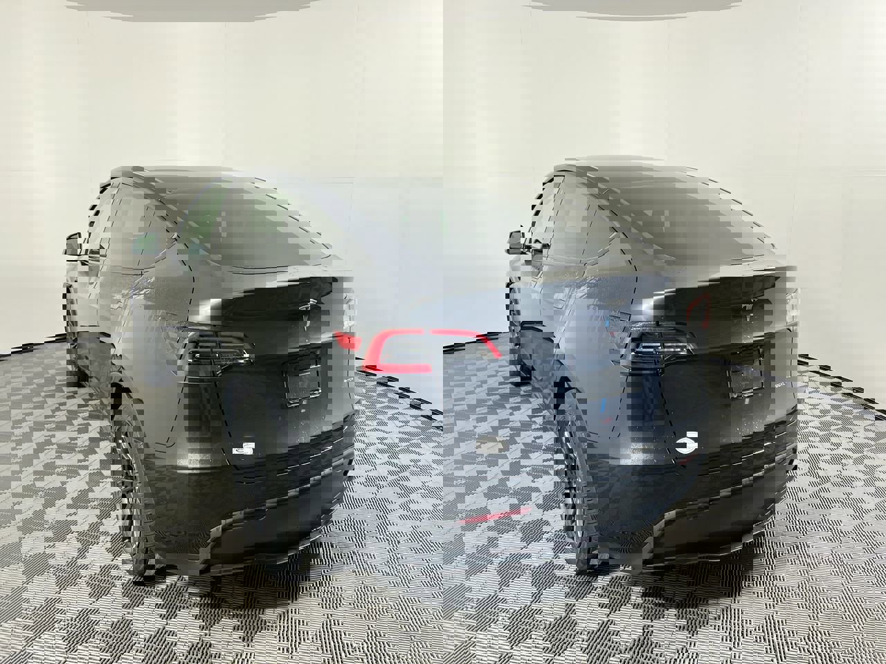 Used 2025 Tesla Model Y Long Range image 5