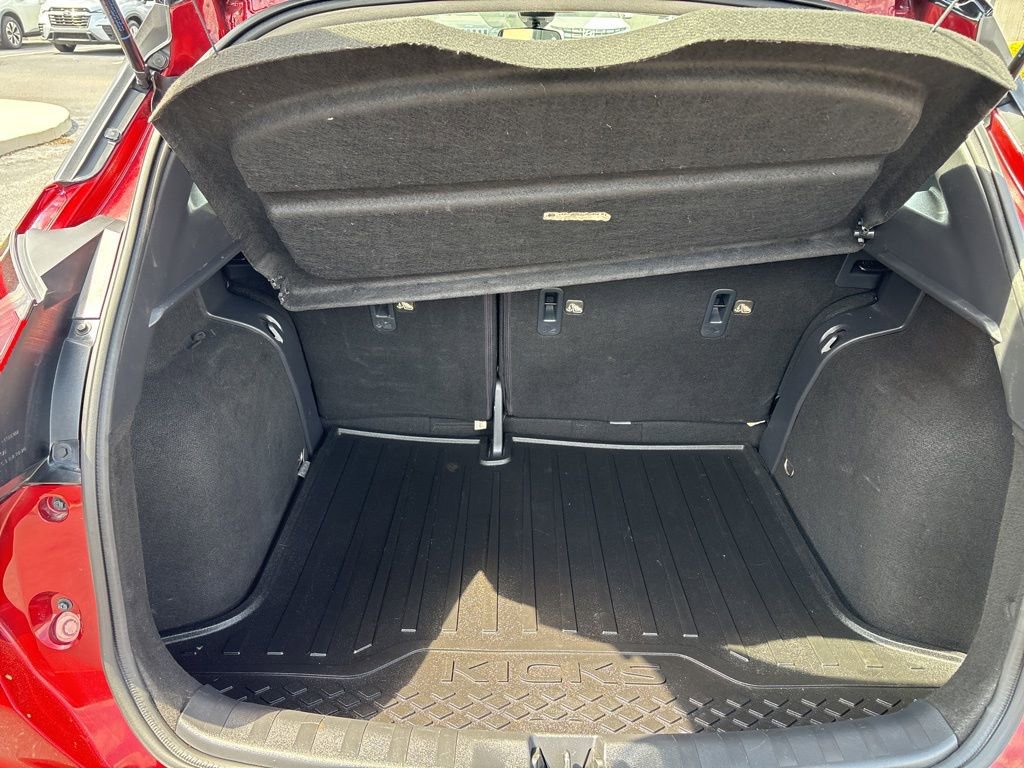 Used 2021 Nissan Kicks SR w/ SR Premium Package FWD image 7