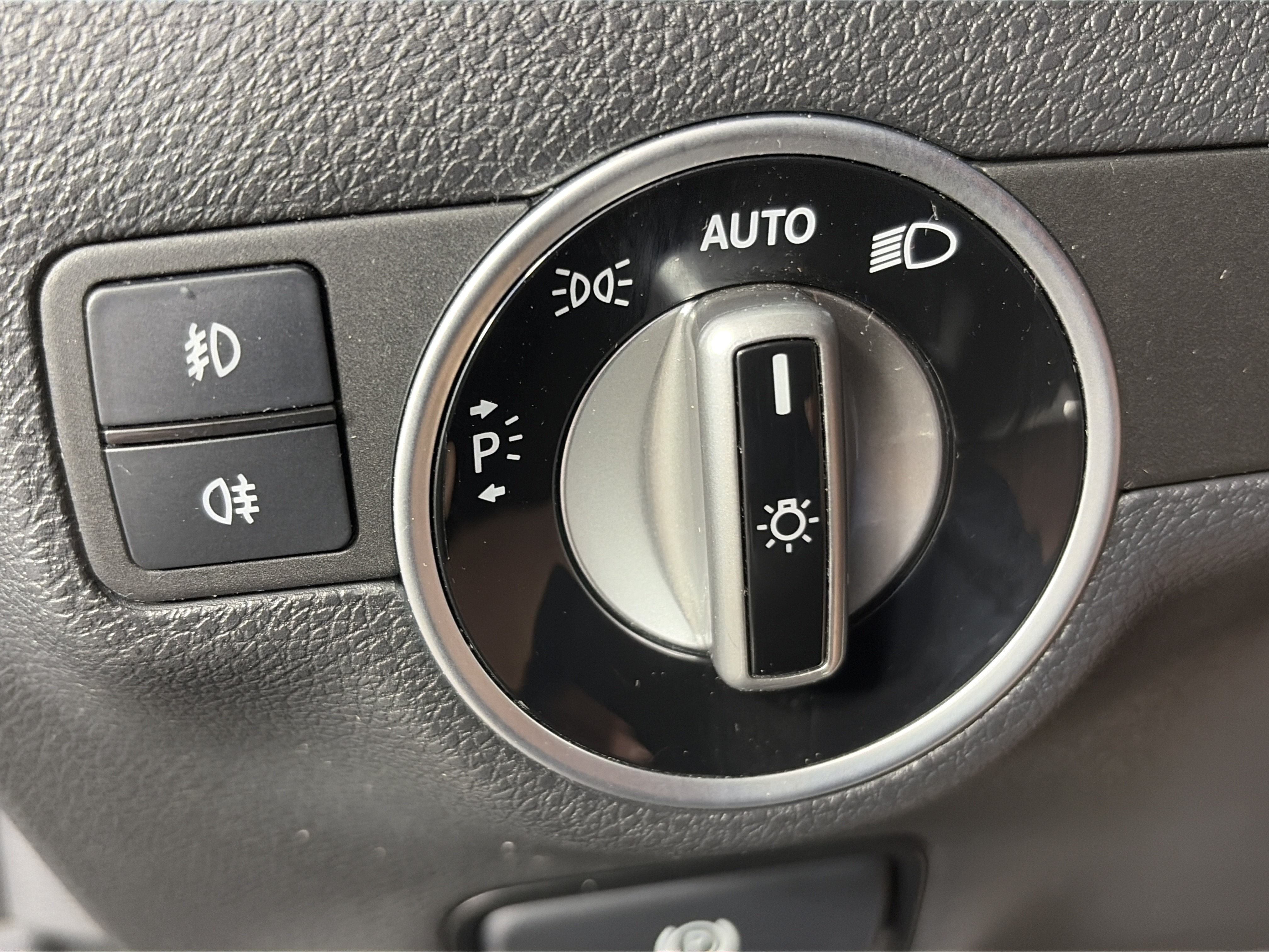 Used 2015 Mercedes-Benz GLA 250 4MATIC image 29