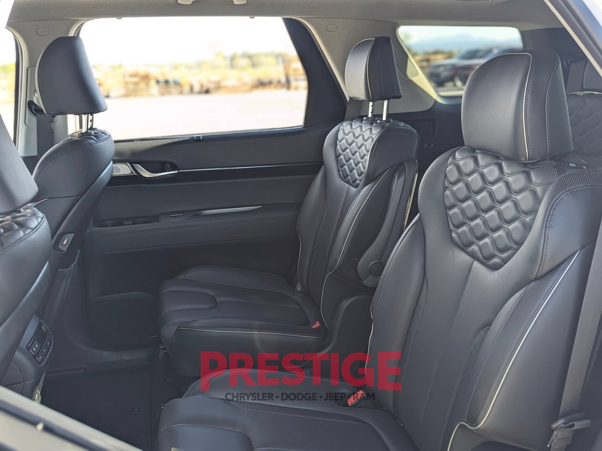Used 2022 Hyundai Palisade Limited w/ Cargo Package FWD image 32