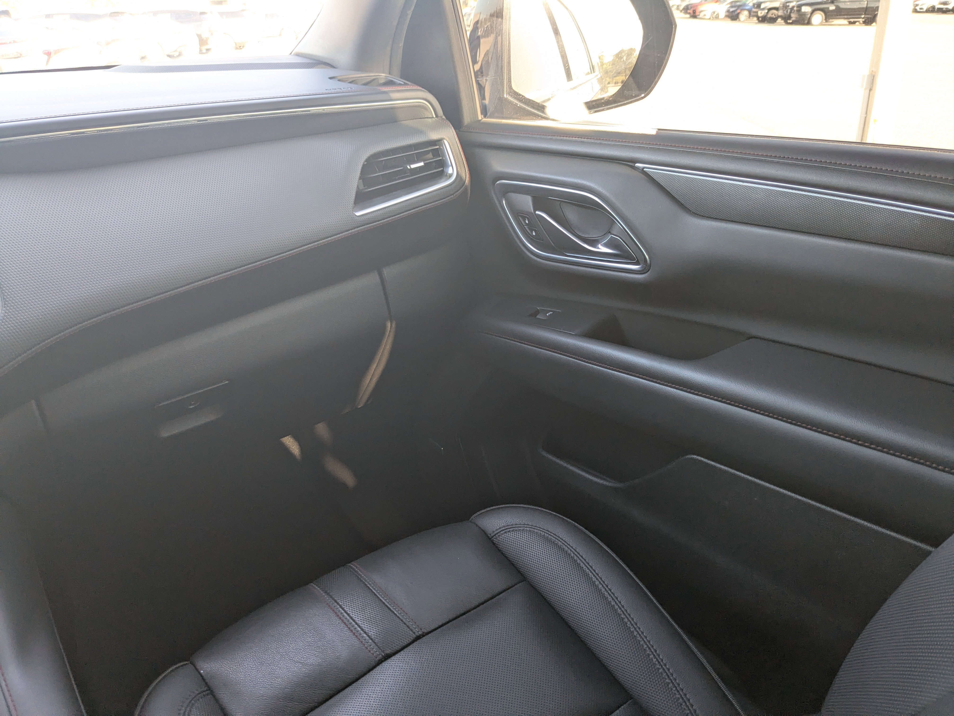 Used 2023 Chevrolet Suburban RST w/ Luxury Package AWD/4WD image 25