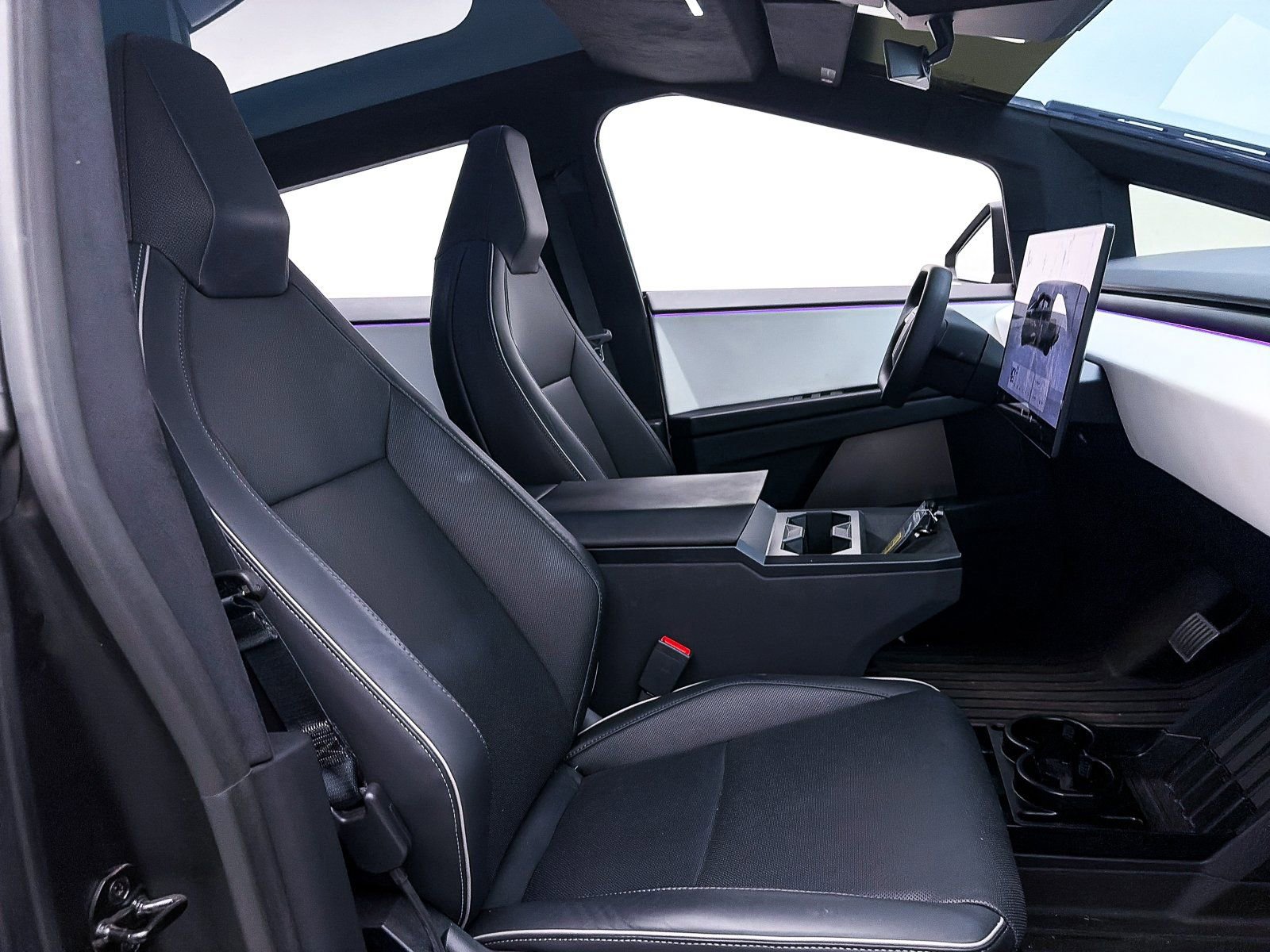 Used 2024 Tesla Cybertruck AWD Crew Cab image 30