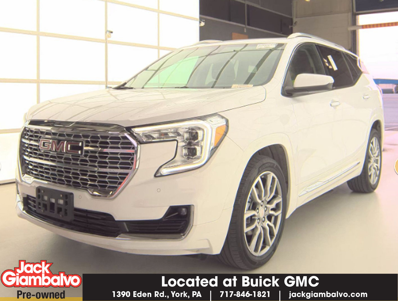 Used 2023 GMC Terrain Denali image 1
