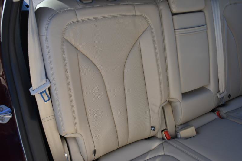 Used 2017 Lincoln MKX Reserve w/ Cargo Accessories Package FWD image 13