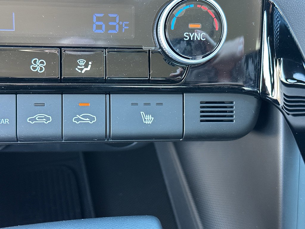 New 2025 Hyundai Elantra Limited image 24