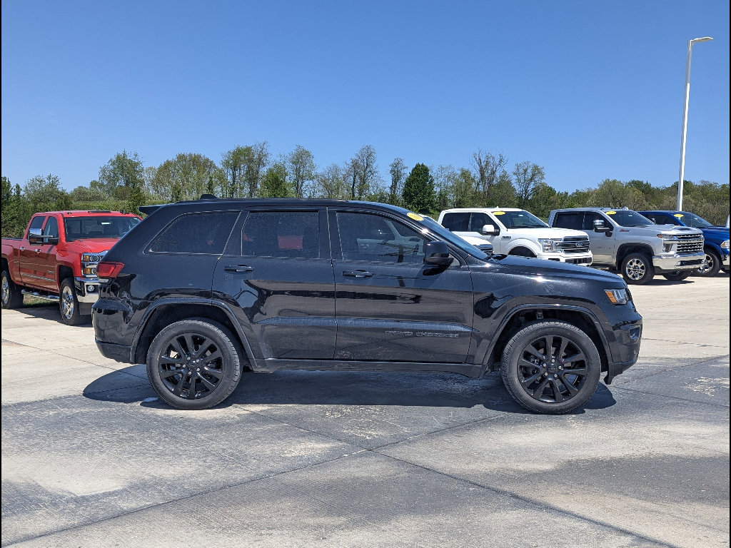Used 2019 Jeep Grand Cherokee Altitude image 6