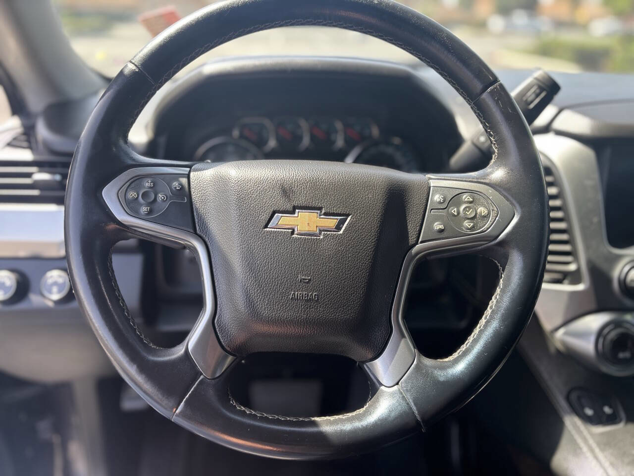 Used 2018 Chevrolet Suburban LT AWD/4WD image 12
