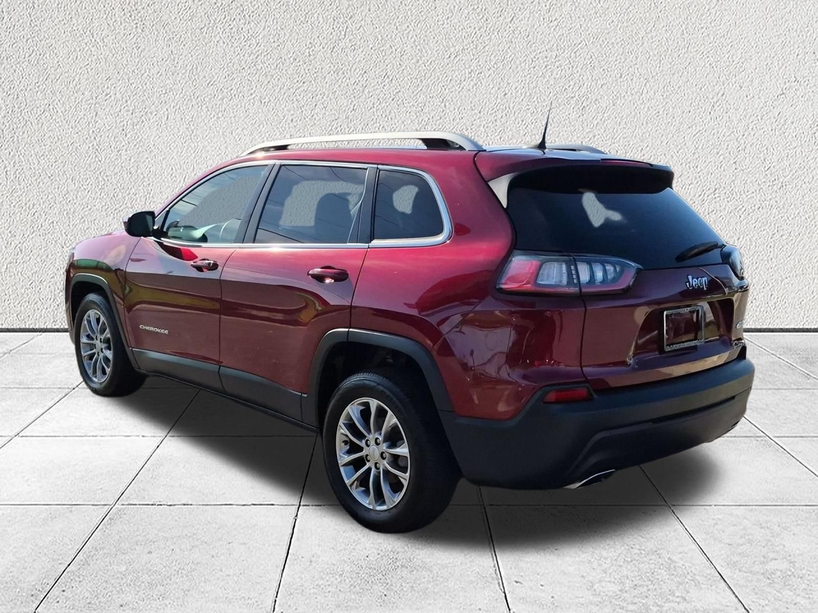 Used 2019 Jeep Cherokee Latitude Plus w/ Comfort/Convenience Group FWD image 5
