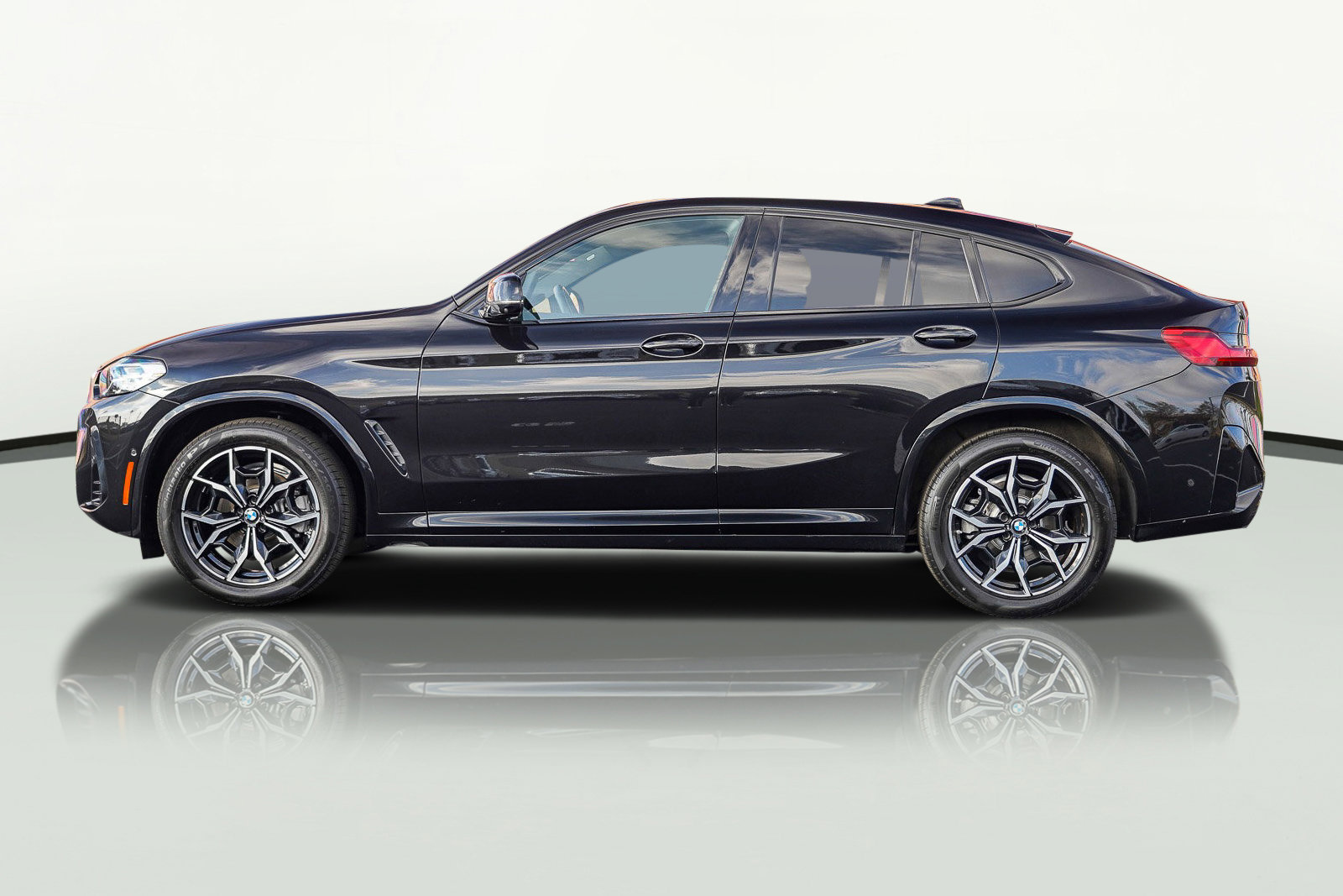Used 2025 BMW X4 xDrive30i image 6