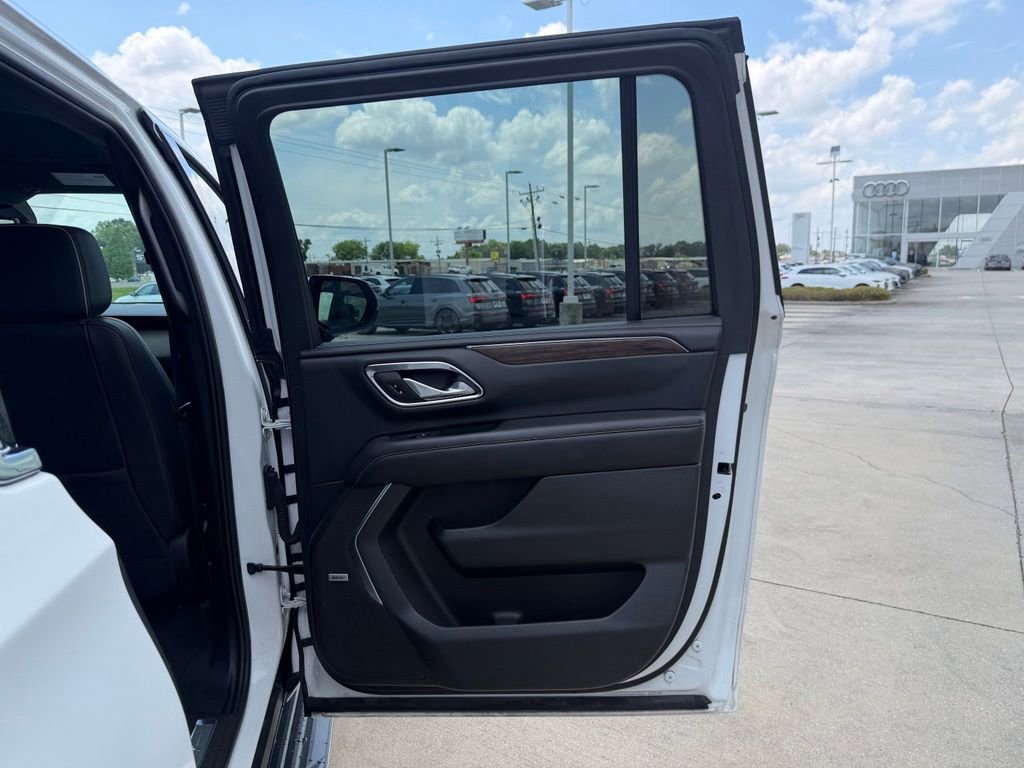 Used 2024 Chevrolet Suburban Premier AWD/4WD image 31