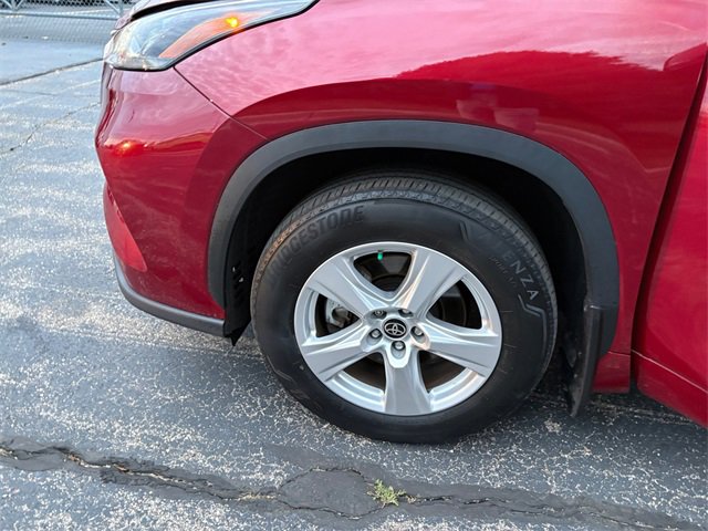 Used 2022 Toyota Highlander LE image 16