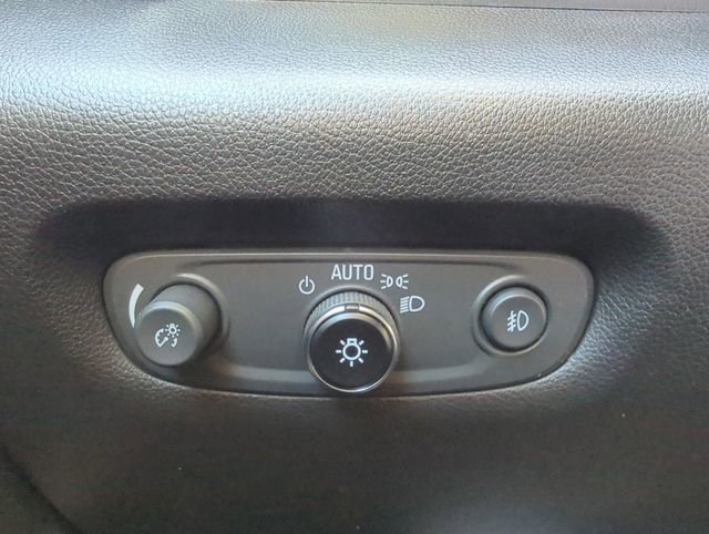 Used 2021 Chevrolet Traverse LT w/ LT Premium Package image 39