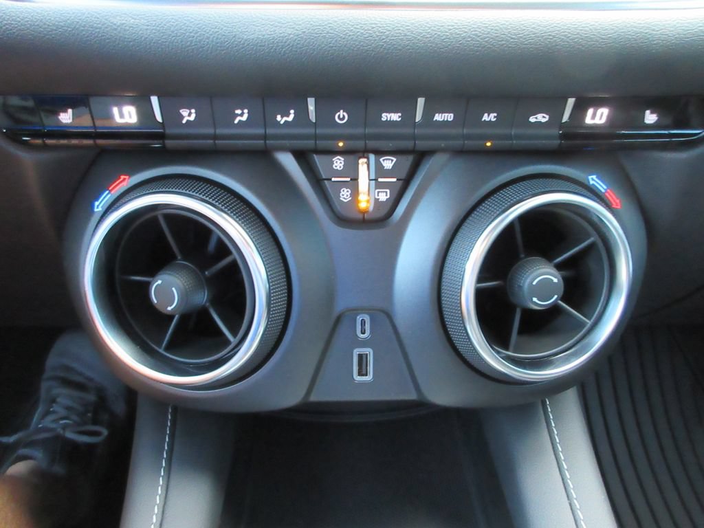 New 2026 Chevrolet Blazer LT w/ LPO, Black Grille Bar Package FWD image 27