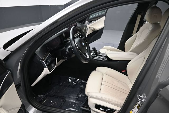 Used 2021 BMW 530i w/ Convenience Package RWD image 17