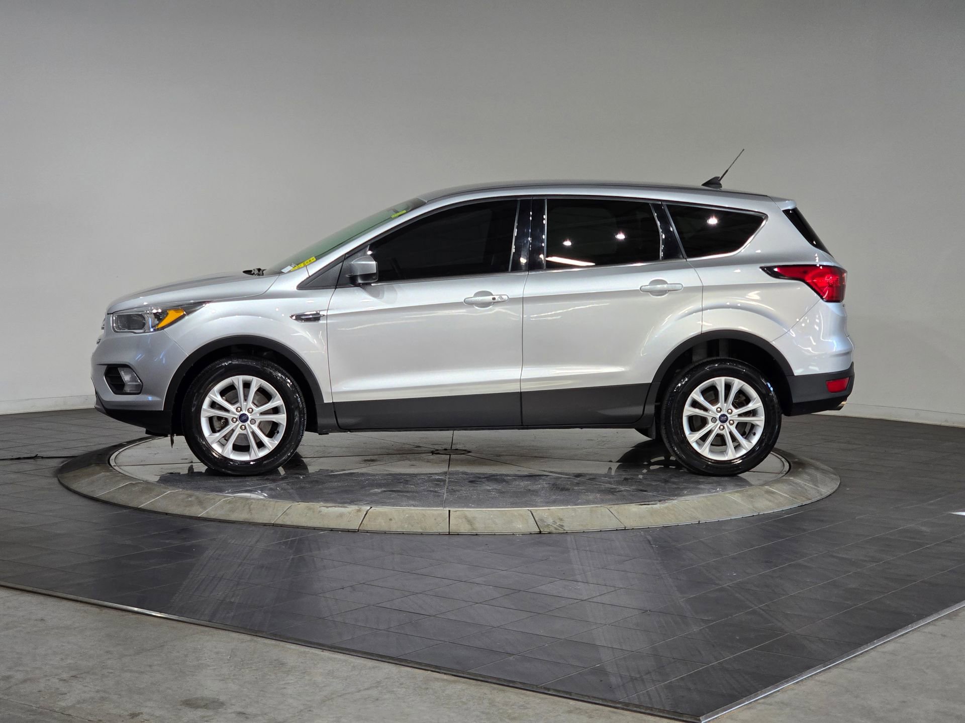 Used 2019 Ford Escape SE image 6