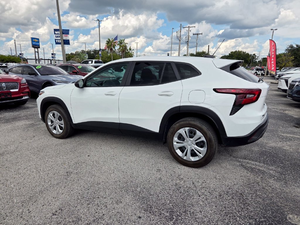 Used 2024 Chevrolet Trax LS FWD image 9