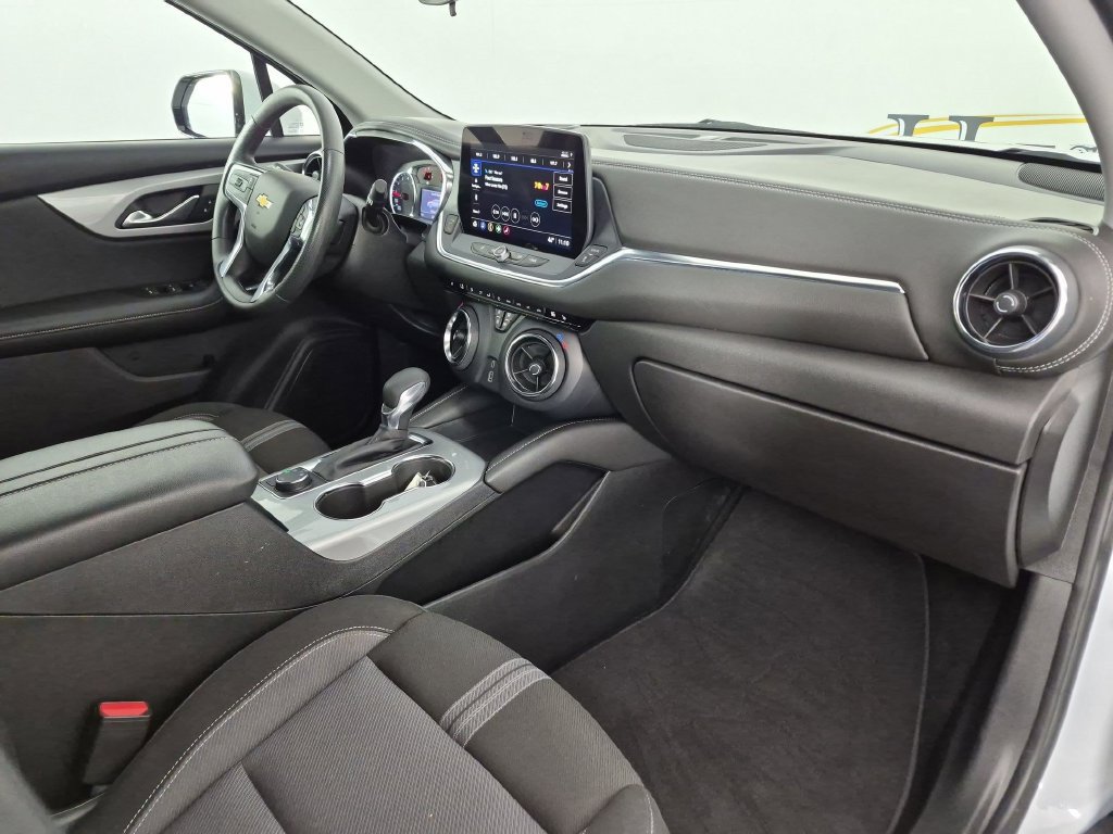 Used 2025 Chevrolet Blazer LT AWD/4WD image 35