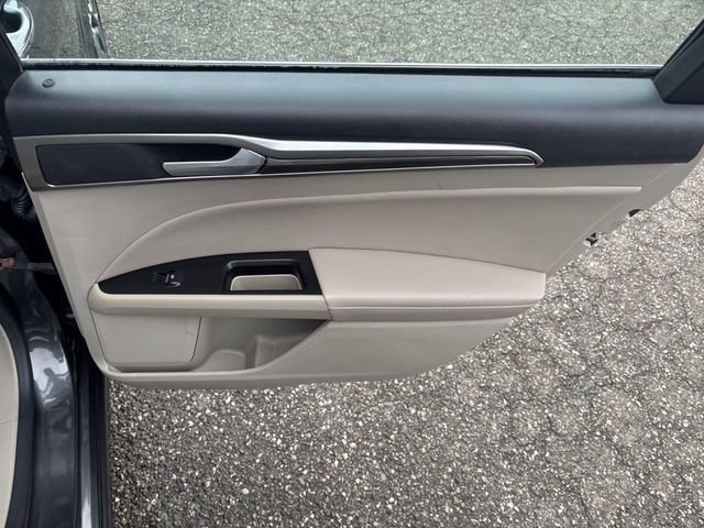 Used 2020 Ford Fusion SEL image 18