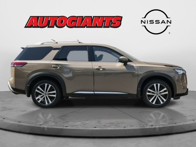 Used 2024 Nissan Pathfinder Platinum w/ Black Appearance Package image 7