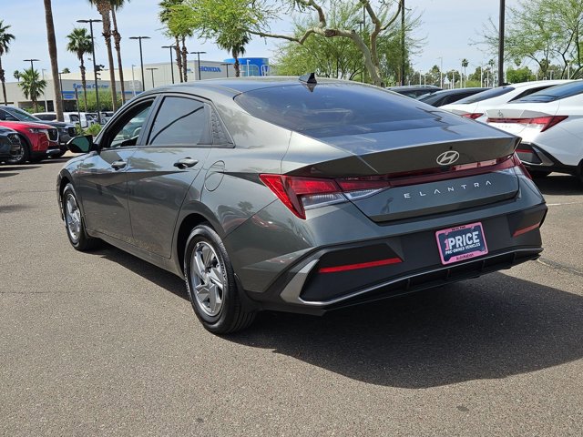 Used 2025 Hyundai Elantra SE FWD image 7