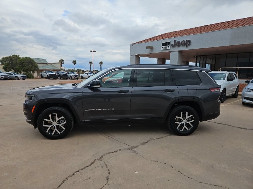 Certified 2025 Jeep Grand Cherokee L Limited w/ Luxury Tech Group II AWD/4WD image 2