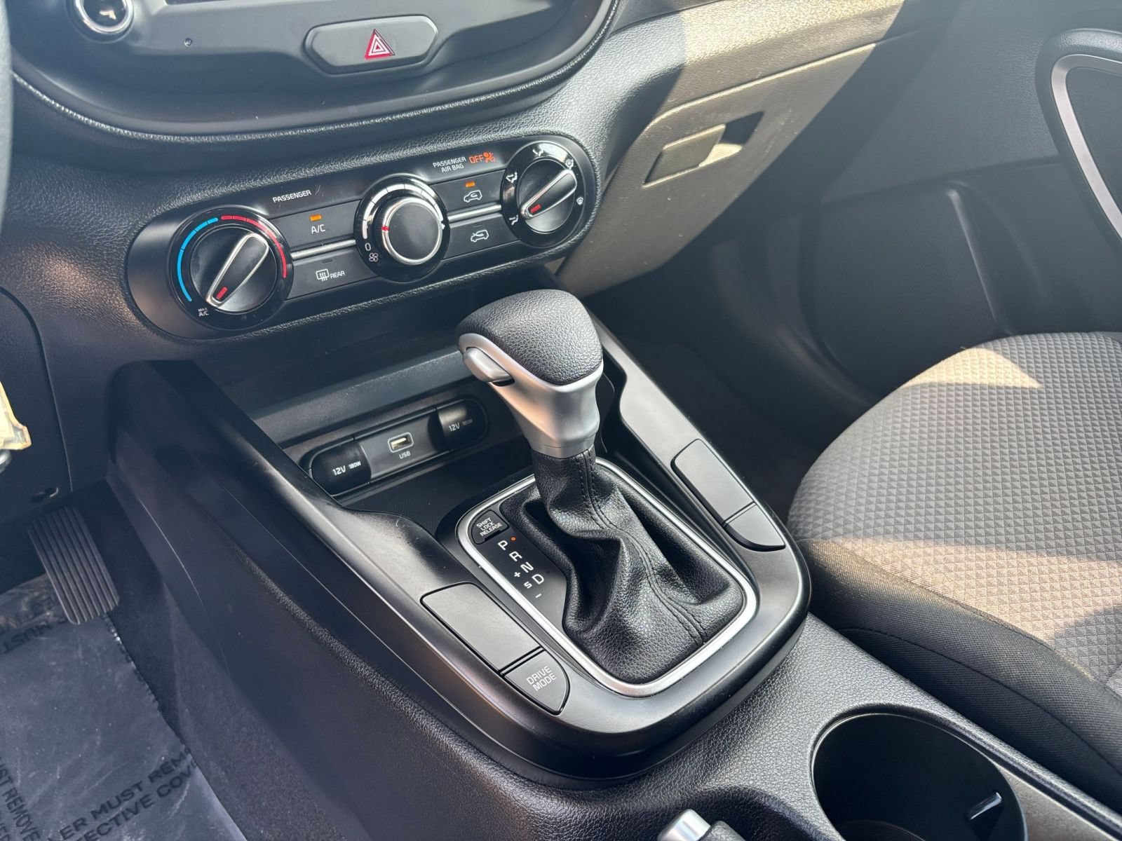 Used 2025 Kia Soul LX w/ LX Technology Package FWD image 32
